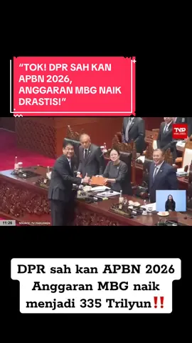 DPR RI resmi mengesahkan Rancangan Undang-Undang (RUU) Anggaran Pendapatan dan Belanja Negara (APBN) 2026 menjadi undang-undang.
 
 Keputusan itu diambil setelah Ketua DPR RI, Puan Maharani mendengar sikap seluruh fraksi partai politik di DPR RI dalam pembahasan tingkat II pada Sidang Paripurna DPR RI Ke-5 Masa Persidangan 1 Tahun Sidang 2025-2026.
 
 Pada rapat tersebut, Menteri Keuangan (Menkeu) Purbaya Yudhi Sadewa memaparkan rincian pagu anggaran berbagai agenda prioritas pada APBN 2026.
 
 Program Makan Bergizi Gratis (MBG) Rp 335 triliun.
 
 Purbaya menyebut, MBG didesain untuk meningkatkan kualitas gizi anak sekolah, ibu hamil, dan balita sekaligus memberdayakan Usaha Mikro Kecil Menengah (UMKM) hingga mendorong ekonomi lokal. #indonesia🇮🇩 #prabowo #puanmaharani #apbn2026 #mbg 