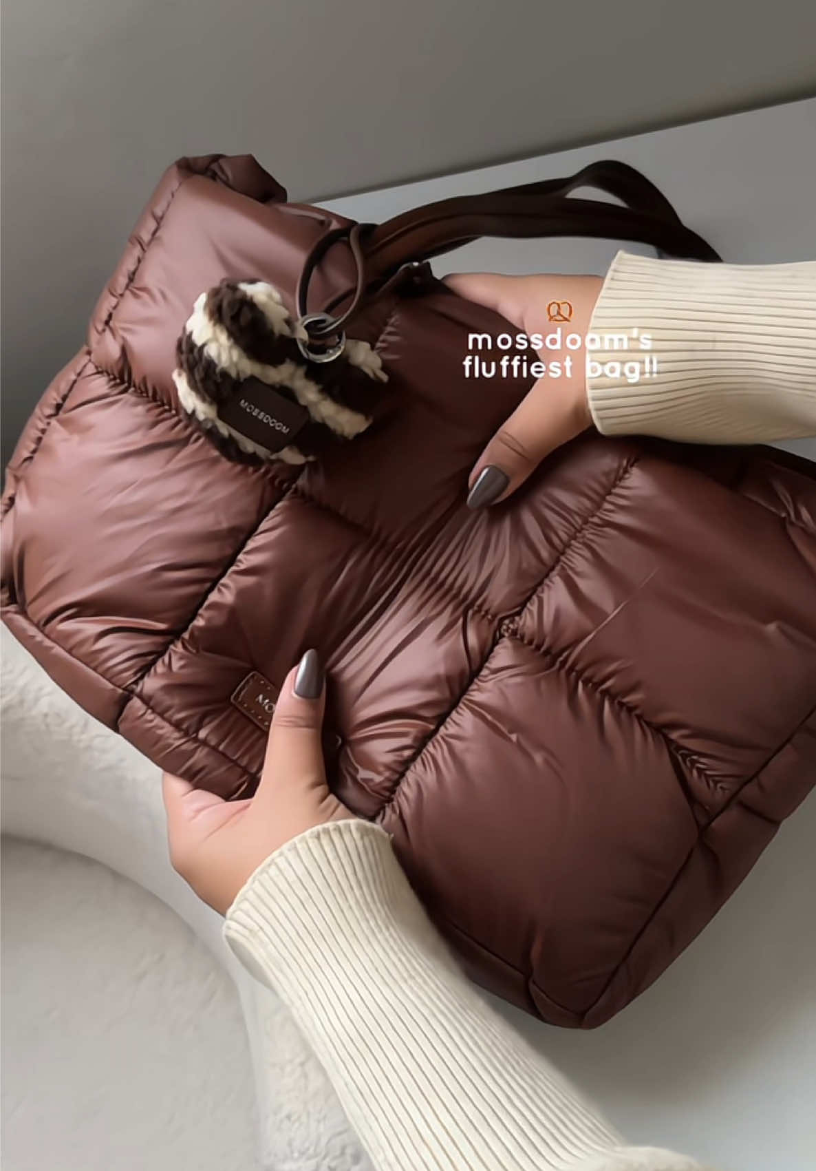 heart officially taken… by this bag 🥹🤎 #fluffybag #shoulderbag #mossdoombag #totebag #luffiebag 
