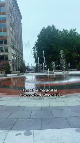 I stood here for a good 10 minutes #boston #bostontok #sprinklers 