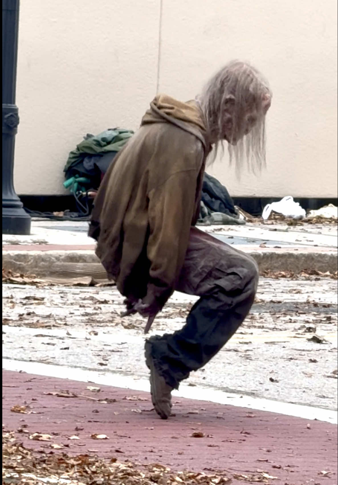 Walkers or Moonwalkers? 😂 Zombies dancing on the set of The Walking Dead: Dead City in Worcester, MA! #walkingdead #thewalkingdead #DeadCity #worcesterma #behindthescenes  @amcthewalkingdead @The Walking Dead Vídeos @The Gavin Coyle 