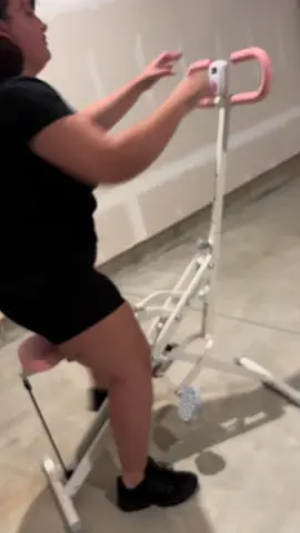 Love this squat machine, yes I’m on the lowest setting leave me alone 🤷🏻‍♀️ #workout #squatmachine #GymTok #gymrats #fypシ 