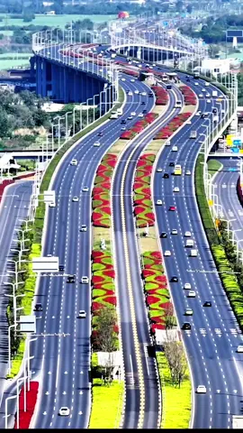 🇨🇳🇨🇳🇨🇳蜀都大道是成都市中心城区贯穿东西的核心交通干道。 🇨🇳🇨🇳🇨🇳 The spectacular Shudu Avenue is the core east-west thoroughfare running through the central urban area of Chengdu#china🇨🇳 #travelling #discover #travel #tiktokchina #scencery #成都 #chinaculture 