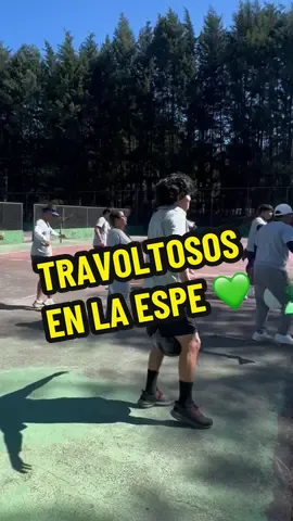 Travoltosos en la ESPE 💚 #elprofedelaespe #uce #udla #travoltoso 