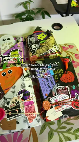 Spooky season just got bookish 🕸️📚 #blinddatewithabook #BookTok #halloween #spookyseason 