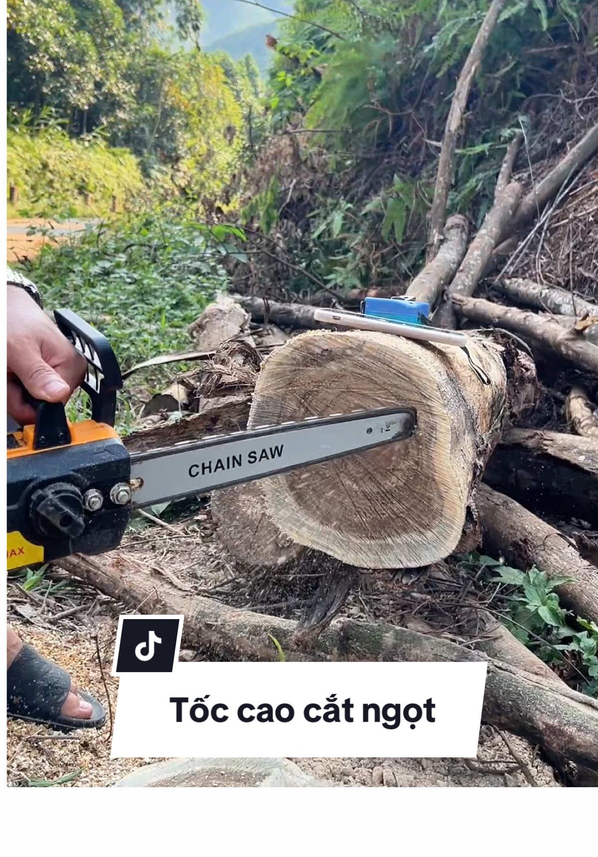 Máy cưa pin động cơ không chổi than tốc cao cắt ngọt nhẹ tay 
