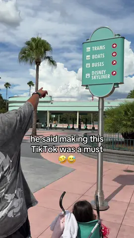 We can take the bus or the SKYLINERRRRRR 🤣😭 @Disney Parks 