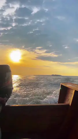 sunset.  Trip Pulau Beting Aceh 📞082220001341.  #penginapanterapung #foryoupage #lewatberandafyp #sunset #fyppppppppppppppppppppppp @penginapan terapung h.abdullah 