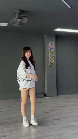 Đứng dạy nhảy ngay cho tuii, up lại lần 3 rồi đấy🙂‍↕️😘 @XOTIT ☑️  #changdaynhay #xuhuongtiktok #fybシ #tutorial #foryou 