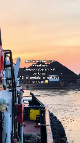 Bismillah,Palembang to pltu paiton semoga laut Jawa bersahabat 🙏 #storypelaut #foryoupage #pelautindonesia #tugboat 