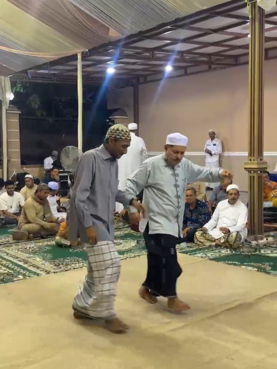 Habib Muhammad Abubakar Al Muhdar bersama Kh.Ubbad Yamin #situbondo #balasyik #jalsahgambus 