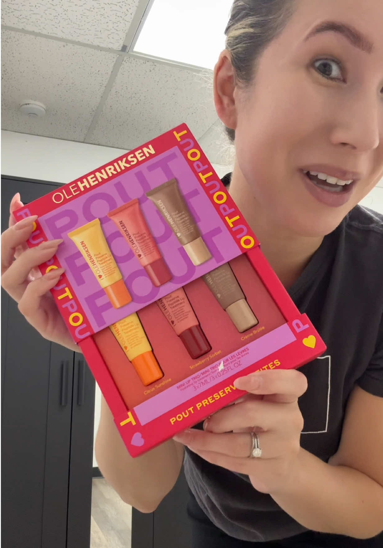 @Olehenriksen pout preserve petites! The perfect holiday gift! Great to travel with!  #olehenriksen #poutpreserve #liptreatment #tiktokshopcreatorpicks #minis 