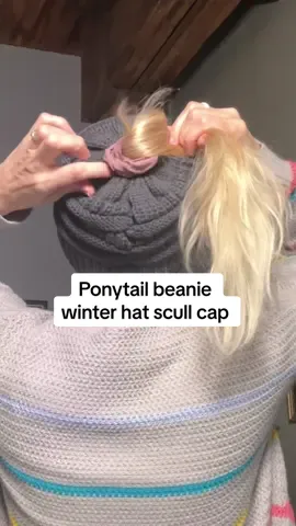 This is genius! Ponytail beanie skullcap for long hair warmth in the winter! #ponytailbeanie #ponytailhat #beanie #beanieseason #skullcap  Beanie hat with hole for long hair 