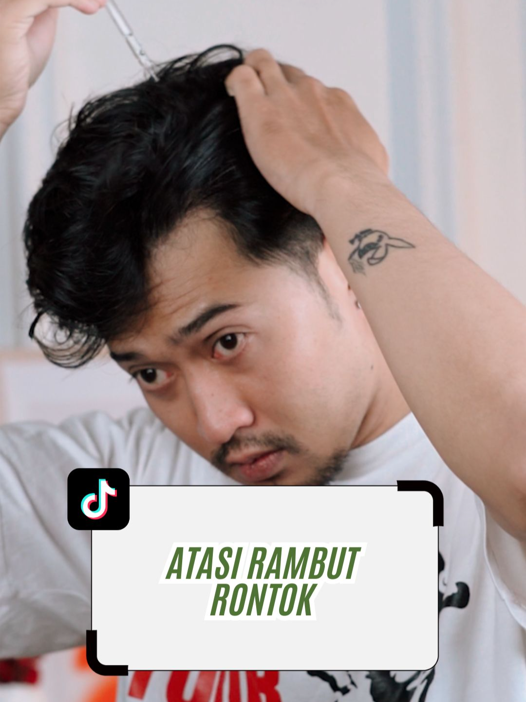 Suka insecure sama rambut tipis dan botak? 😭 Jangan nunggu makin parah, langsung klik keranjang kuning dan checkout sekarang juga! ✨#rambutrontok #minyakkemiri #perawatanrambut #hairstyling #penatarambut #haircare #hairpowder #pomade #hairtonic #treatment #waterbased #preparation #hairoil #grwm #cuantanpabatas #guncang66 #clay