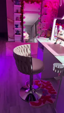 Que la parece ? #nailroom #chair @AWQM 
