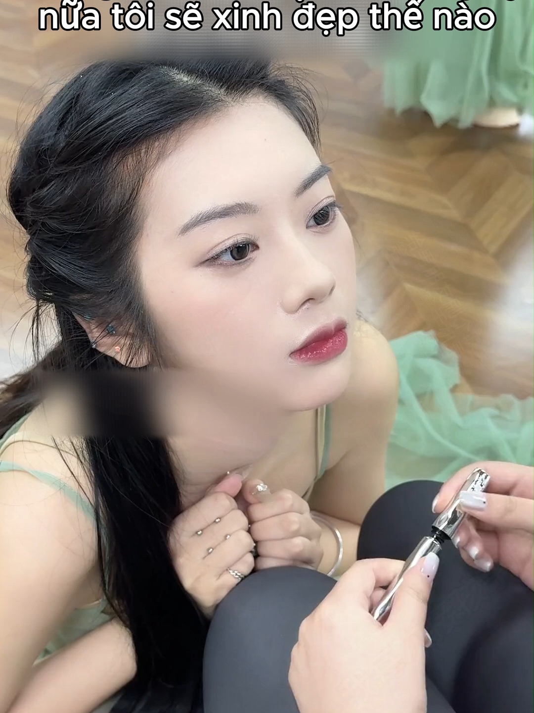 Chia sẻ ngay cho các chị em chưa biết chuốt mi! Mi rõ ràng như hoa hướng dương, dùng ngay chổi nền mi này!