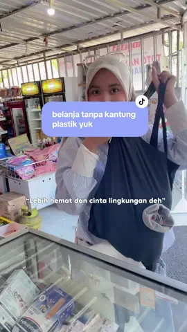 Lupa bawa tas? Tenang, Catela selalu siap jadi penyelamat di momen darurat 😆 Tag temenmu yang sering lupa bawa tas belanja 👀 #totebagunik #totebagindonesia #taslucu #keychainbag #lifestylebag 