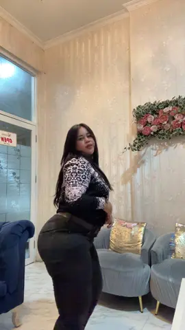 #curvytiktok #curvyfashion #dance #dancer #dancechallenge #fyppppppppppppppppppppppp #fypage #fypシ゚ #fyppp #fyp #fypシ゚viral🖤tiktok 