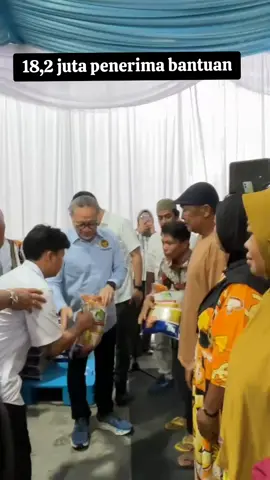 Menko Pangan Bpk zulkifli Hasan hadir langsung di desa sena  Sumatra Utara, untuk memastikan  bantuan pangan sampai ke masyarakat yang membutuhkan. program bantuan ini cakupannya sangat luas dengan target penerima hingga 18.2 juta Keluarga Penerima Manfaat ( KPM ) diseluruh Indonesia, sehingga dampaknya bisa dirasakan secara merata.  #menkopangan #bantupanganbanturakyat #zulkiflihasan #bantupangan #partaiamanatnasional 