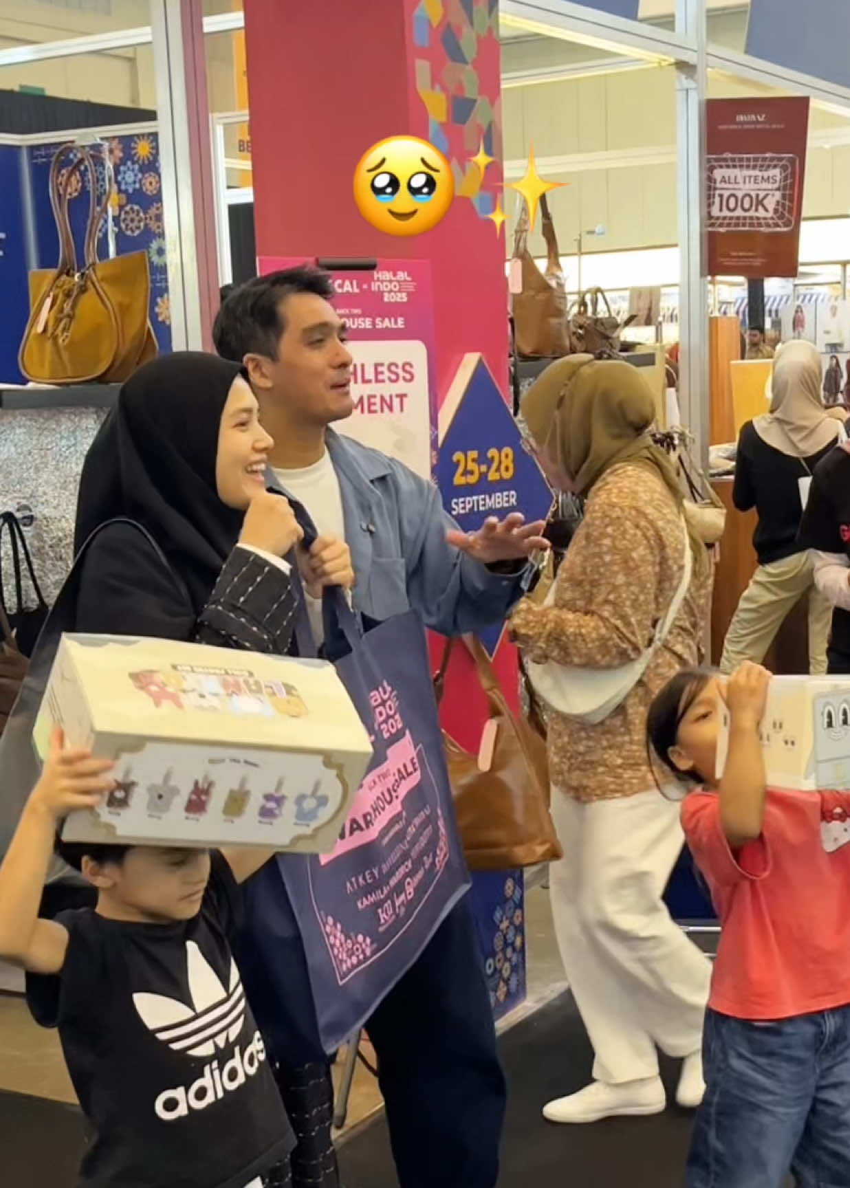 MasyaAllah minka ketemu MoyaPoya, Couple Goals idaman siapa nih?😍😆🫶🏻 Finally mereka udah punya Doll Prayer Set Viral ini!🥳 #mukenaviral #moyapoya #couplegoals #rickyharun #laluna 