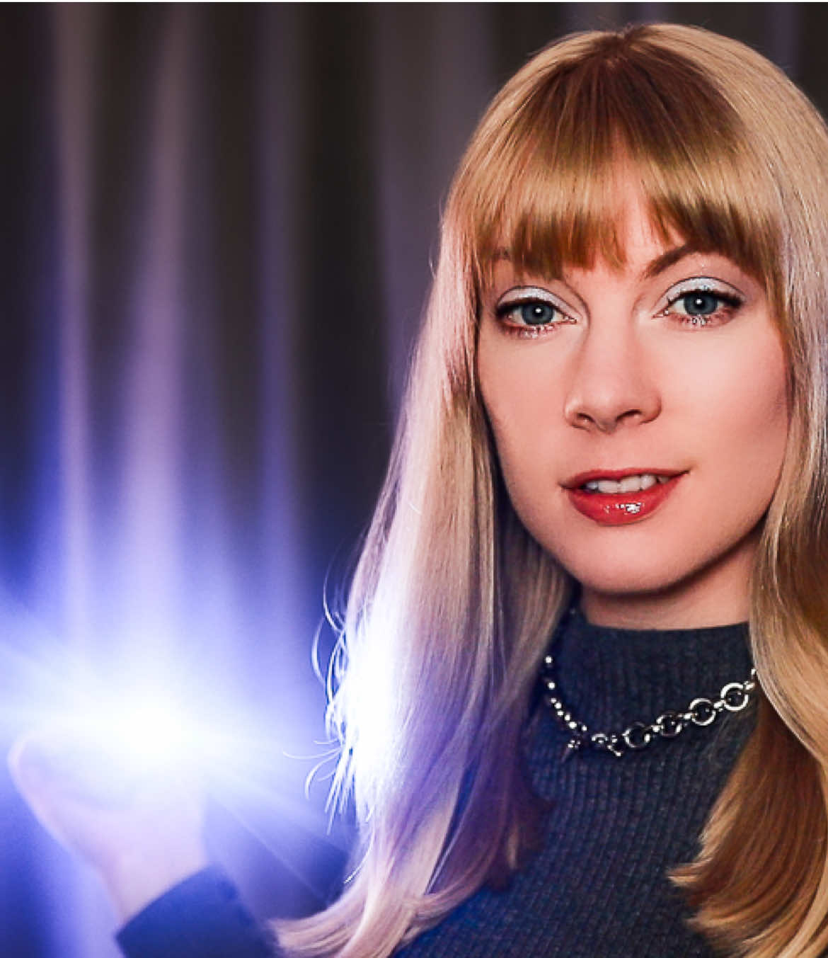 Light triggers as bright as your whole damn future my loves ✨💛⭐️🌟 with tuning fork layered sounds! (Wear headphones, they’re amaaaazing) Full video on my YT channel #asmr #asmrlighttriggers #sleepaid #asmrlayeredsounds #asmrsounds I love you