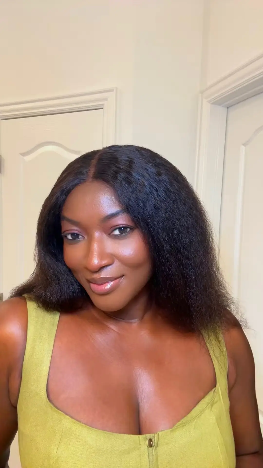 Trying my hand at eye makeup, having hooded eyes makes it so hard. Obsessed with this @YSL Beauty mini clutch palette. #roaatedberryeyes #giftedbyyslbeauty #makeupnewbie #eyemakeup #darkskinmakeup 