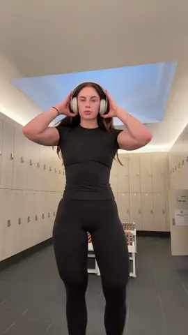 me before my HOUR long jog/walk on the treadmill who am i 