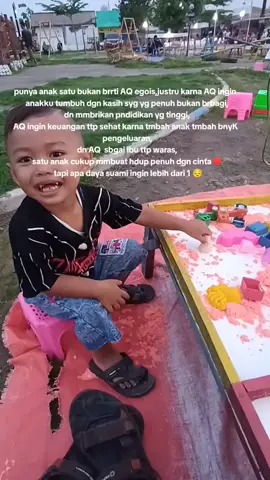 jgn prnh ada yg brani siappun mnghncurkn kbhgiaan anakku🤍