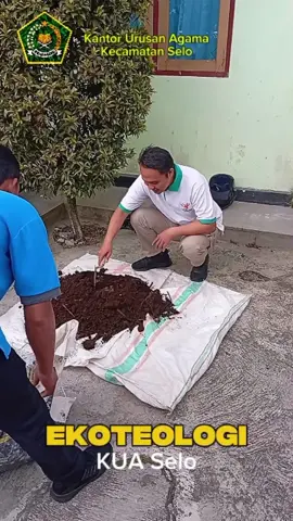 Selo, Jum'at 26 September 2025 para pegawai KUA Selo mengadakan penanaman bunga di sekitar halaman kantor __________ #kemenagboyolali  #humaskemenagboyolali  #kuakecamatanselo  @Kemenag Boyolali 