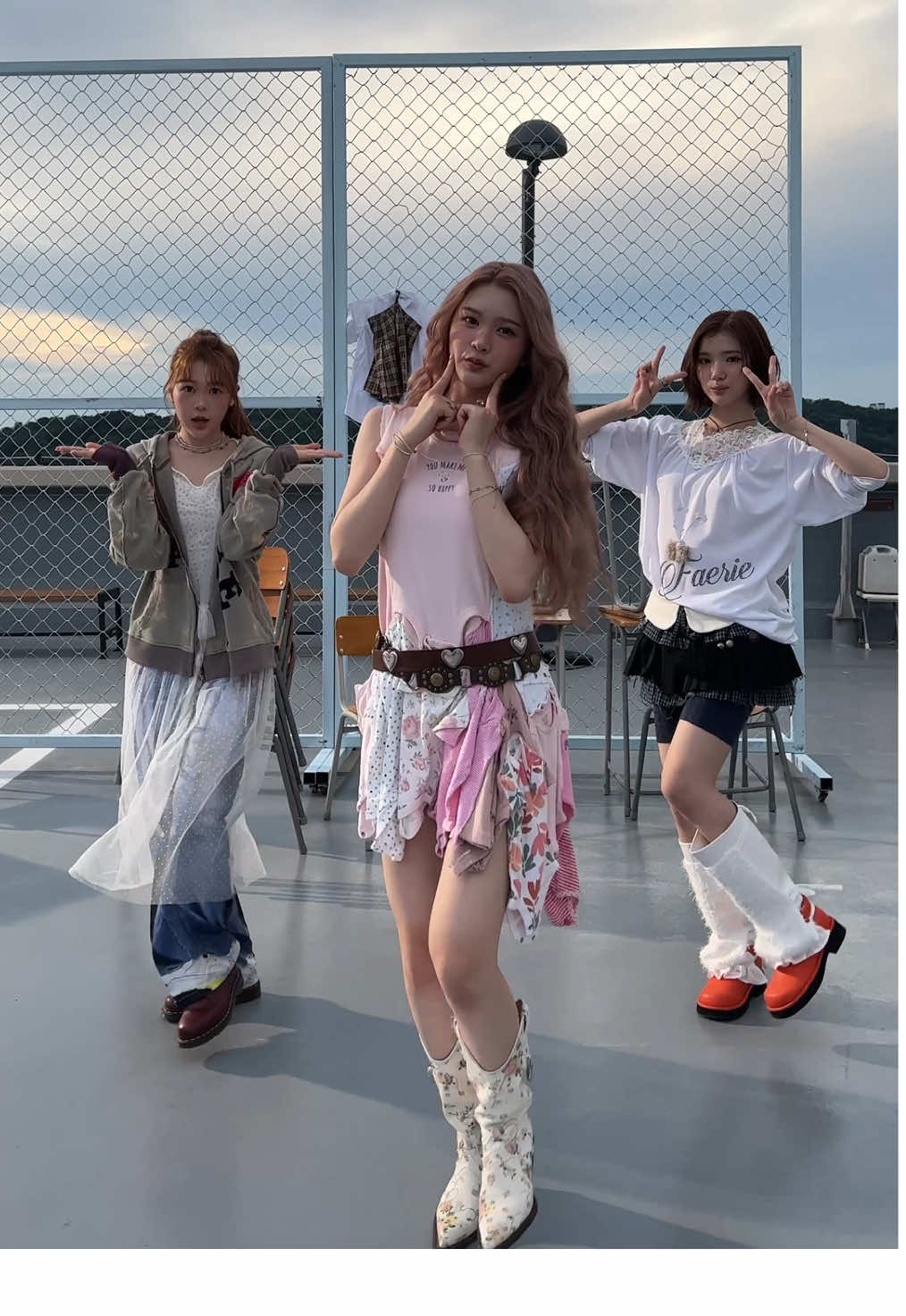 how to walk like 𝑷𝑹𝑬𝑻𝑻𝒀 #Hearts2Hearts #하츠투하츠 #H2H #PrettyPlease #Hearts2Hearts_PrettyPlease