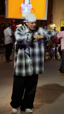 @..chicano..tachuelita de oro  