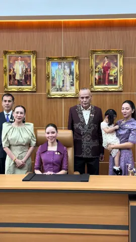 หลังบ้านดี กำลังใจดี มีแรงทำงานทุกวัน #ซาบีดาไทยเศรษฐ์ #ชาดาไทยเศรษฐ์ #อัลฑริกาไทยเศรษฐ์ #ชาเดฟอนันต์ปาทาน #รัฐมนตรีว่าการกระทรวงวัฒนธรรม 