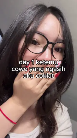akhirnya dia berani juga dateng & ngasih langsungg🫲🏻 kalian yang mau ketemu aku langsung ke mcg cafe cengkareng jakarta barat aja yaa🥹🫶🏻 #fyp #viral #chindo #anakrantau #mcgcafe 