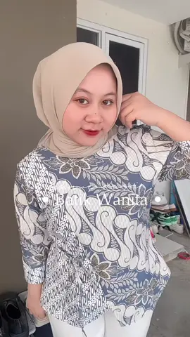 Batik Wanita cocok buat kerja kuliah 🤍🩵 #batikwanita #batikmodern #blousebatik 
