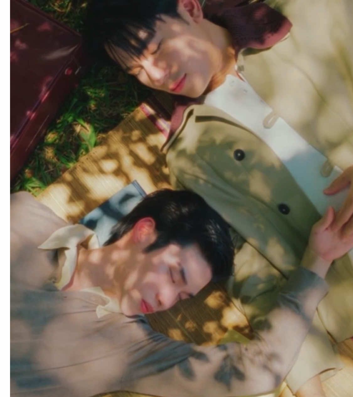 their eyes are so beautiful 🥹🤎 #ครั้งหนึ่งตลอดไป #สลักรักในแสงจันทร์ #pearlpeak #pearlpooo #peakpeemapol 