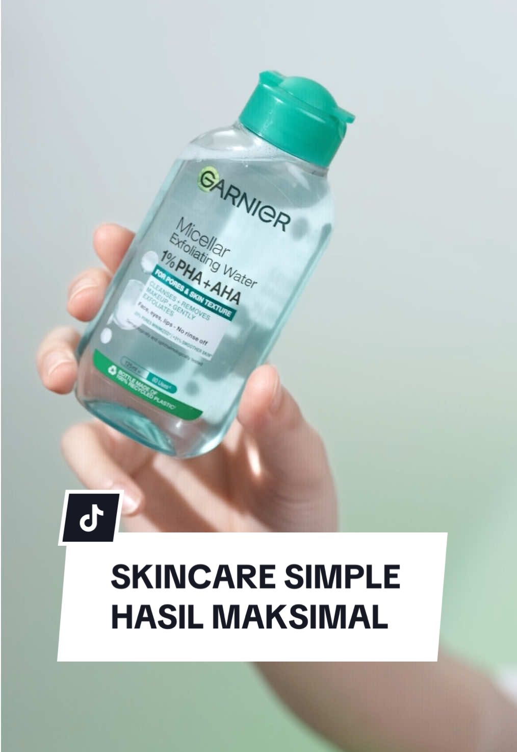 Simple tapi hasilnya maksimal! Gak cuma bersihin tapi Micellar Peeling Water juga exfoliate kulit dengan lembut Saatnya kamu coba sekarang!  #GarnierIndonesia #1STMICELLARPEELINGWATER #CLEANSINGPEELINGIN1 #SWIPECAREAN #Skin 