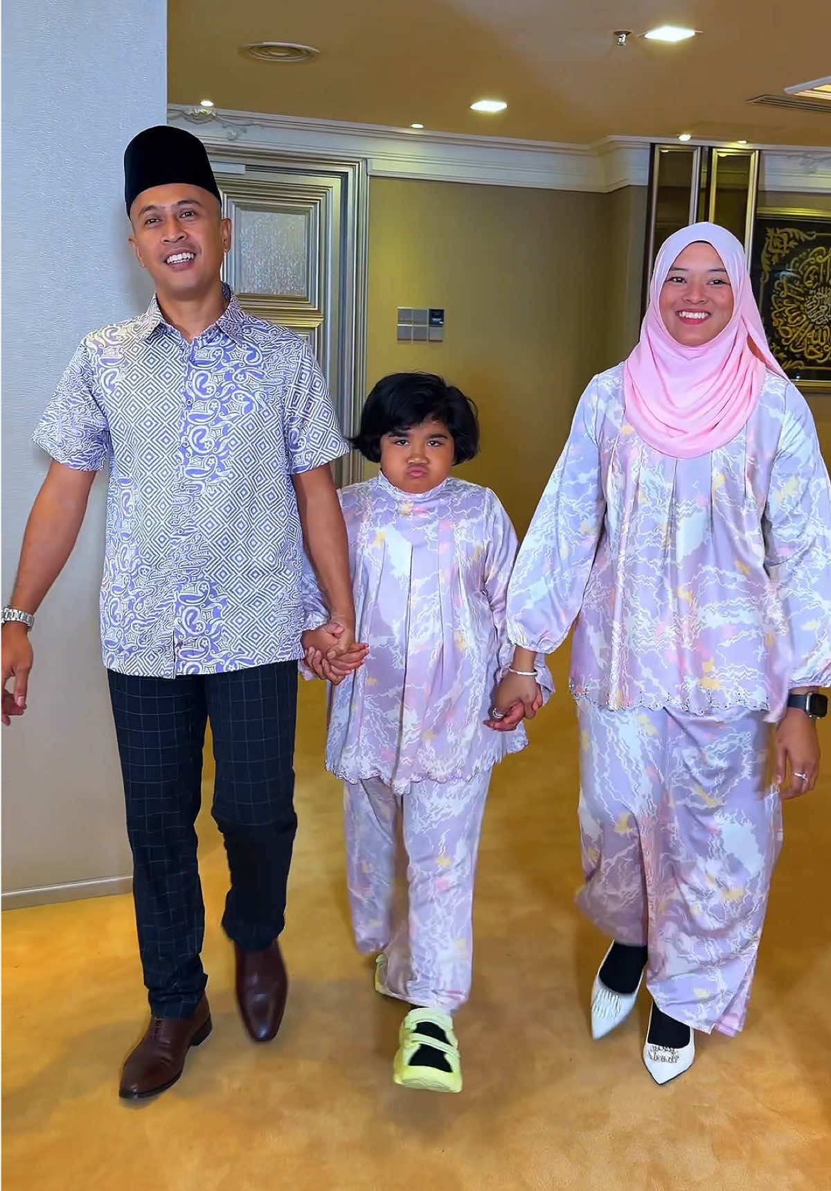 Terjawab sudah teka teki semalam 🎉 Jakel dengan bangganya memperkenalkan Achey sebagai duta terbaru kami! 🤩✨ Sempena ulangtahun ke-40, jangan lepaskan peluang untuk nikmati Cashback RM5 Juta bila shopping di Jakel 💥 🗓️26 Sep - 12 Okt 2025 📍Seluruh Cawangan Jakel di Malaysia #ingatkainingatjakel #achey #jakeljelah #dutabaru 