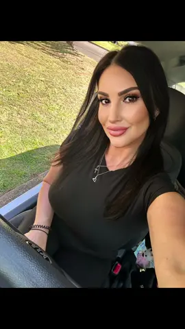 Friday working vibes💋💋💋🖤🖤🖤❤️❤️❤️