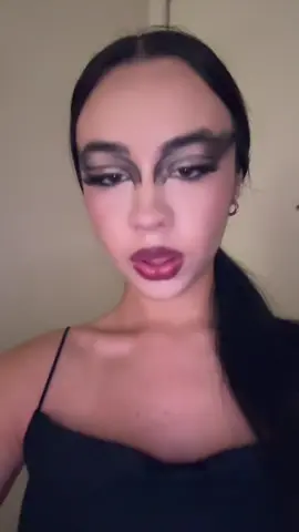 black swan makeup #trending #halloweenmakeup #makeuptransition #halloweencostume #makeup 