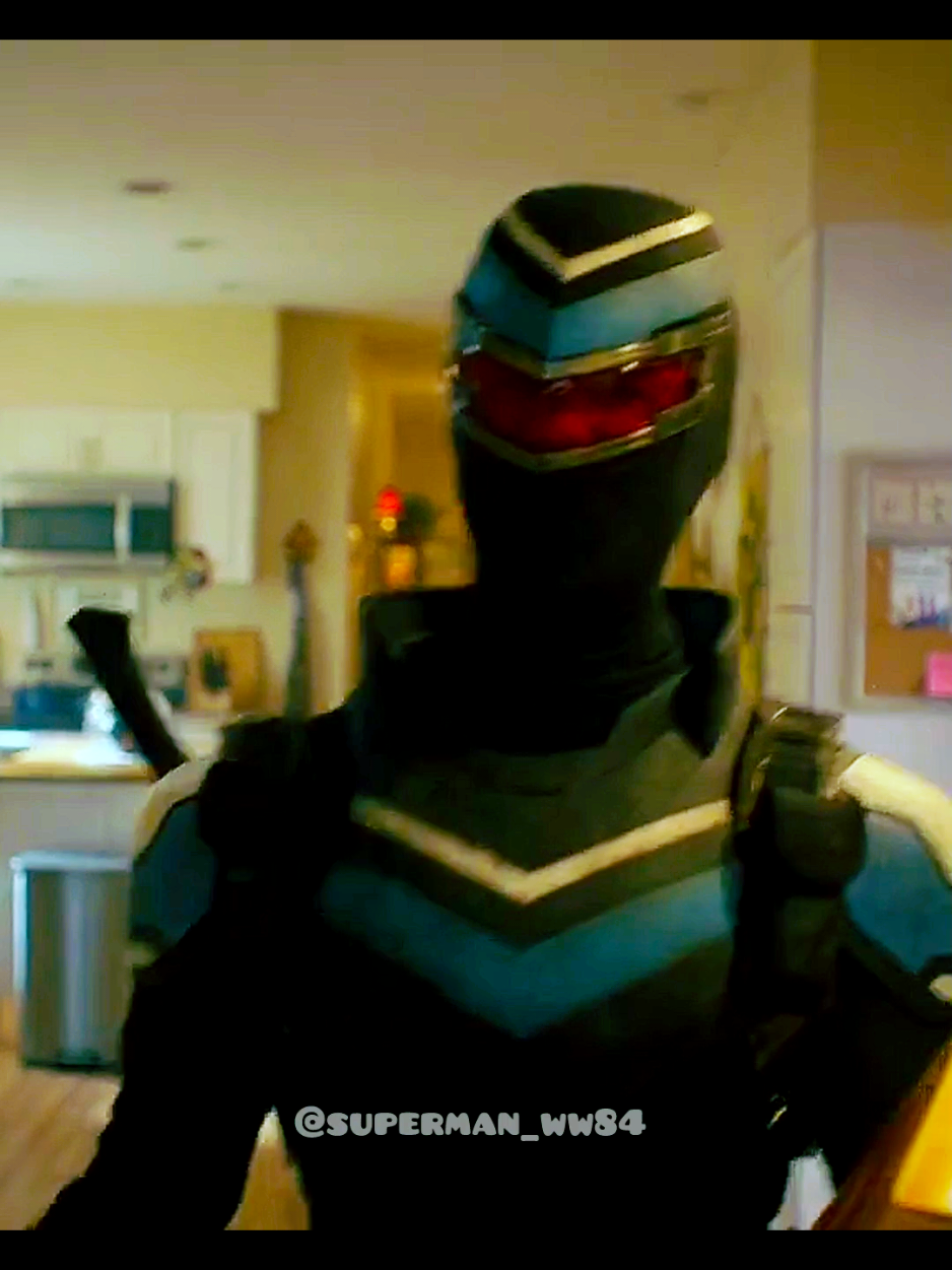 VIGILANTE Y SU OTRO YO DE LA TIERRA X 🥹😎 #peacemaker #vigilante #dcstudios #jamesgunn #fyp 