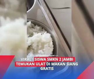 Siswa smk negeri 2 kota jambi menemukan menemukan ulat di dalam nasi dan sayur yang dibagikan melalui program makan bergizi gratis. menanggapi hal ini kepala smk 2 kota jambi woro handayani mengatakan kemungkinan ulat itu berasal dari sayur atau dari buah salak yang busuk. karena saat itu juga ada buah salak yang diberikan. sementara untuk nasinya sendiri masih bagus dan tidak basi. kepala sekolah juga menjelaskan makanan bergizi gratis yang dibagikan kepada siswa tersebut terdiri dari nasi buah salak orek tempe dan ayam goreng. #keracunanmbg #ulatdimbg #smk2 #beritajambi #jambitv 