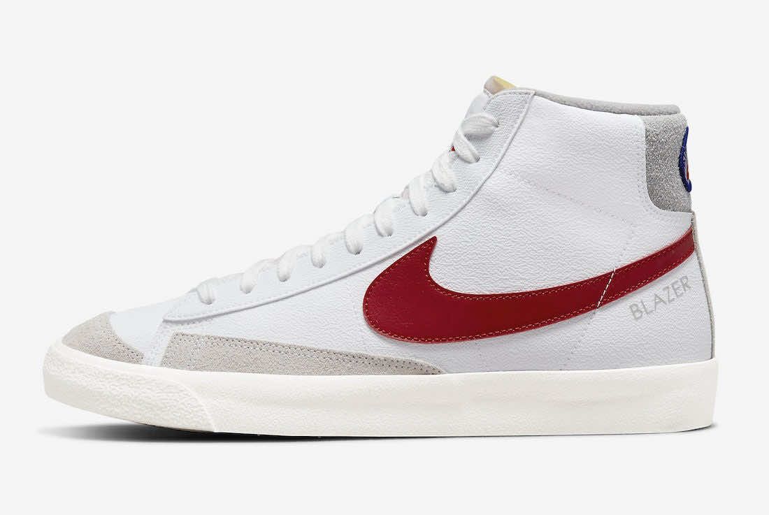 Nike Blazer Mid ’77 “Athletic Club” (University Red) to klasyczny model z retro charakterem, inspirowany koszykarskim stylem lat 70. Wyróżnia się białą skórzaną cholewką z czerwonymi akcentami w postaci dużego Swoosha oraz detali na pięcie. Całość uzupełnia stylowa naszywka Nike Athletic Club, nadająca butom oldschoolowego klimatu. Dzięki prostemu, ponadczasowemu designowi Blazery świetnie sprawdzają się zarówno w codziennych stylizacjach, jak i w sportowym wydaniu.#nike #blazer#vinted#wroclaw #orlenpaczka 