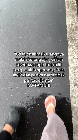 yang paling parah udah dibantu soal keuangan pas putus malah bilang “gada yang mau nemenin prosesnu kecuali ibumu” yakkk monyeeettt