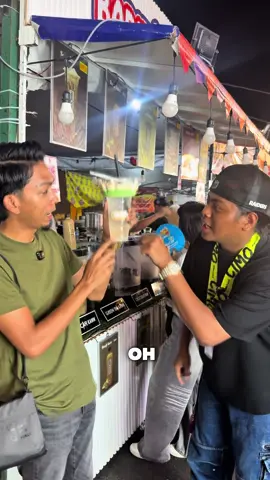 Abang @BadieX approve menu baru cimo guys 😍 eeeh sebenarnya kan ada 2 perisa mangga sma kelapa. Pokoknya orang tawau kena cuba ni. Enak nya sampai repeat bh hehe blh dptkn di booth Cimo Chicken sempena @Madodong food fest  📍Megah Jaya 9, Tawau  📅 24 Sept - 28 Sept  🕰️ 11 pagi - 12 malam  #makananviral #fypppppppppppppppppppppp #tawau #boboisirent #madodongfoodfest 