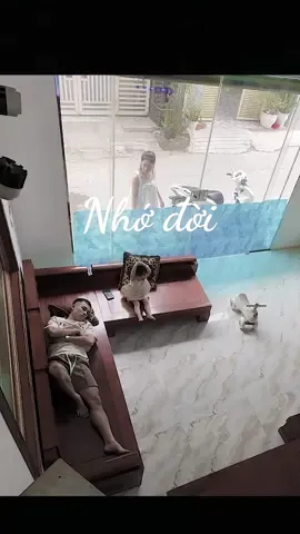 Mở nhạc cho con xem, mà còn say sưa hơn cả con #thuanthuyfamily #embedautay @Thanh Thuỳ 
