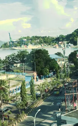 Orang yang sa lepas adalah orang yg ingin ajak ,segalanya  entah kapan sa harus meneukan kata sembuh  Setelah melihat orang yang sa,usahakan berkali kali  Sekarang sa harus iklas #jayapura #jayapuracity #kotajayapura 