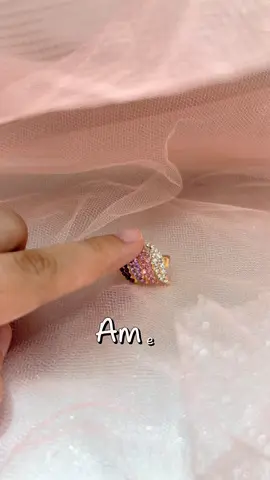 Brooch pun ada design pulut dakap tau 😍 jom grab sekarang! #ozel #ozelbangi #fyppppppppppppppppppppppp #kerongsangcomey #broochkecik 