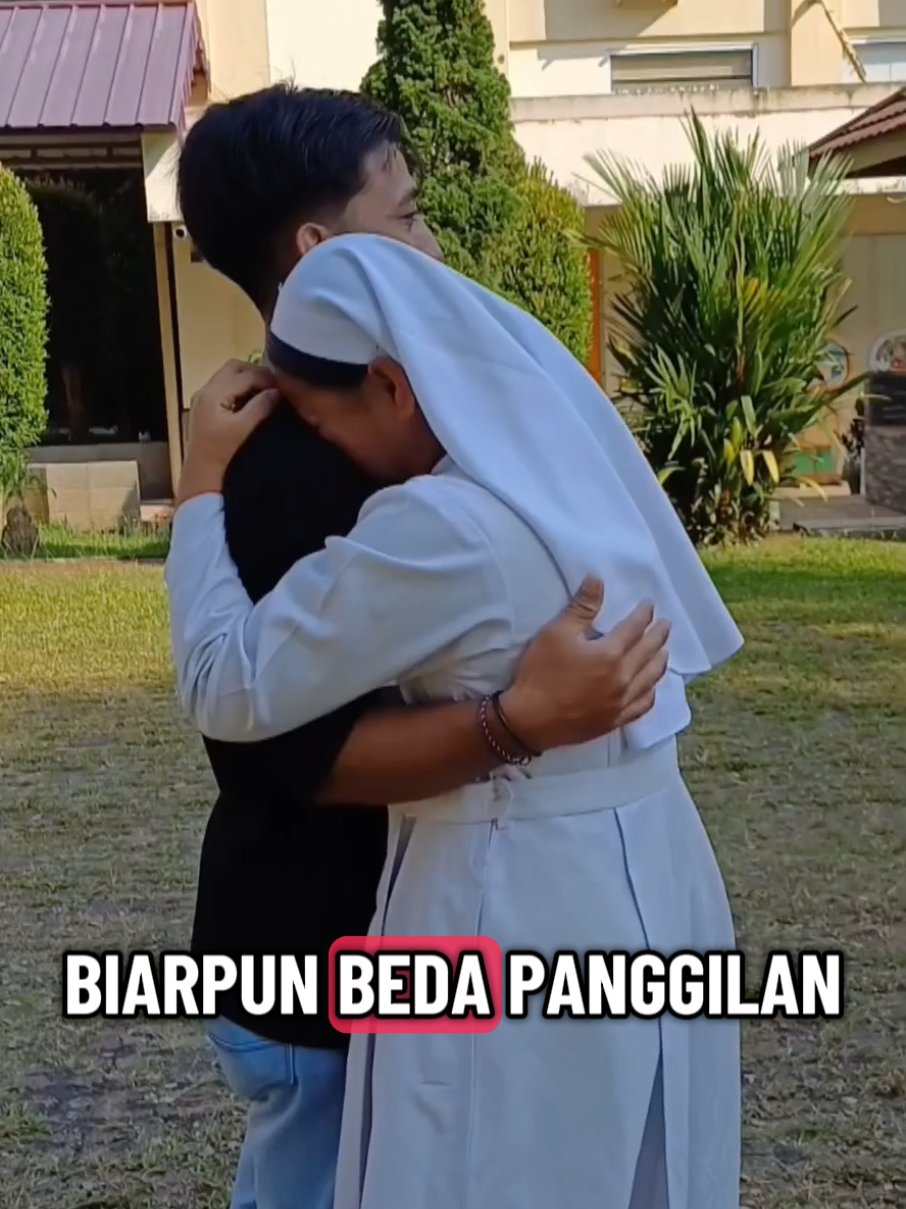 sekian lama tidak bertemu adik mengikrarkan profesi pertama. Walaupun Beda Panggilan dan jalan hidup masing2 saling mendukung dan mendoakan. #katolikindonesia #biarawati #suster #fyp #fyppppppppppppppppppppppp #viral #rohani #katolikku_keren 