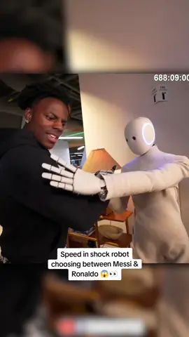 Speed in shock: robot choosing between Messi & Ronaldo 😱👀#ishowspeed #fyp 
