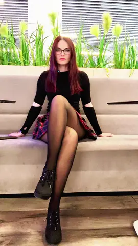 Пятничный основной инстинкт  . . . . . #home_lady #domina #кино  #eroticcomedy #flirty 