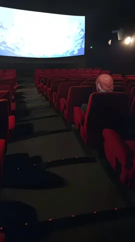 鑑賞する２人…？ イヤホン＆大音量推奨 少しだけ映画館内で聞こえるような音にしました #チェンソーマン #映画 #chainsawman #movie #fyp 